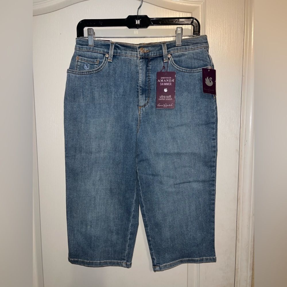 Relaxed capri Jeans with Classic Medium Wash